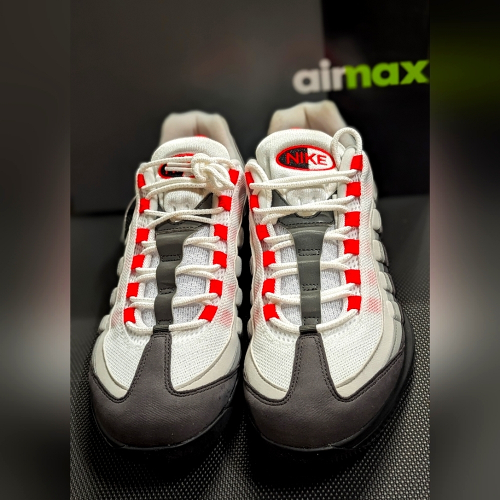 NIKE ZOOM VAPOR X AM 95 size 10, 194497 784861